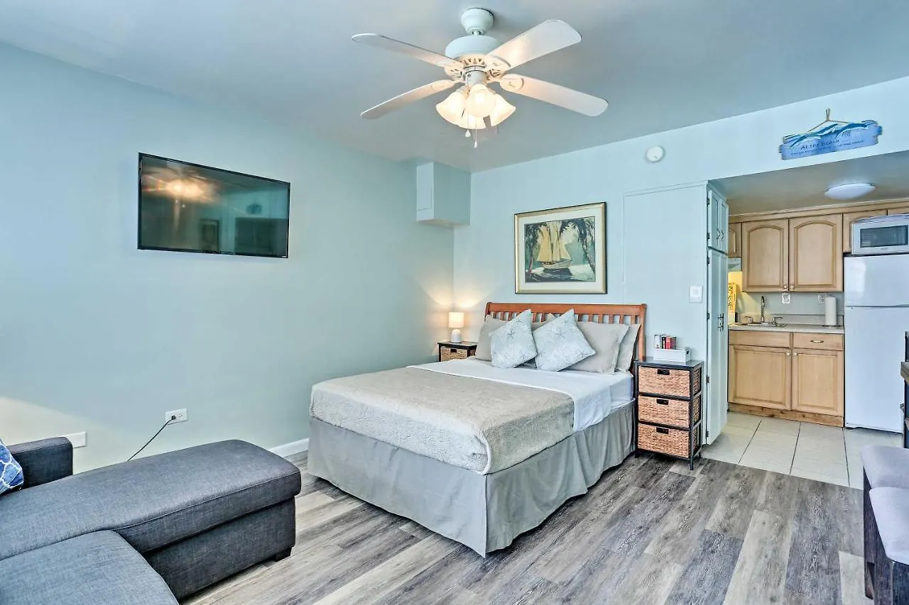Lägenhet Virginia Beach Studio With Balcony And Pool View!