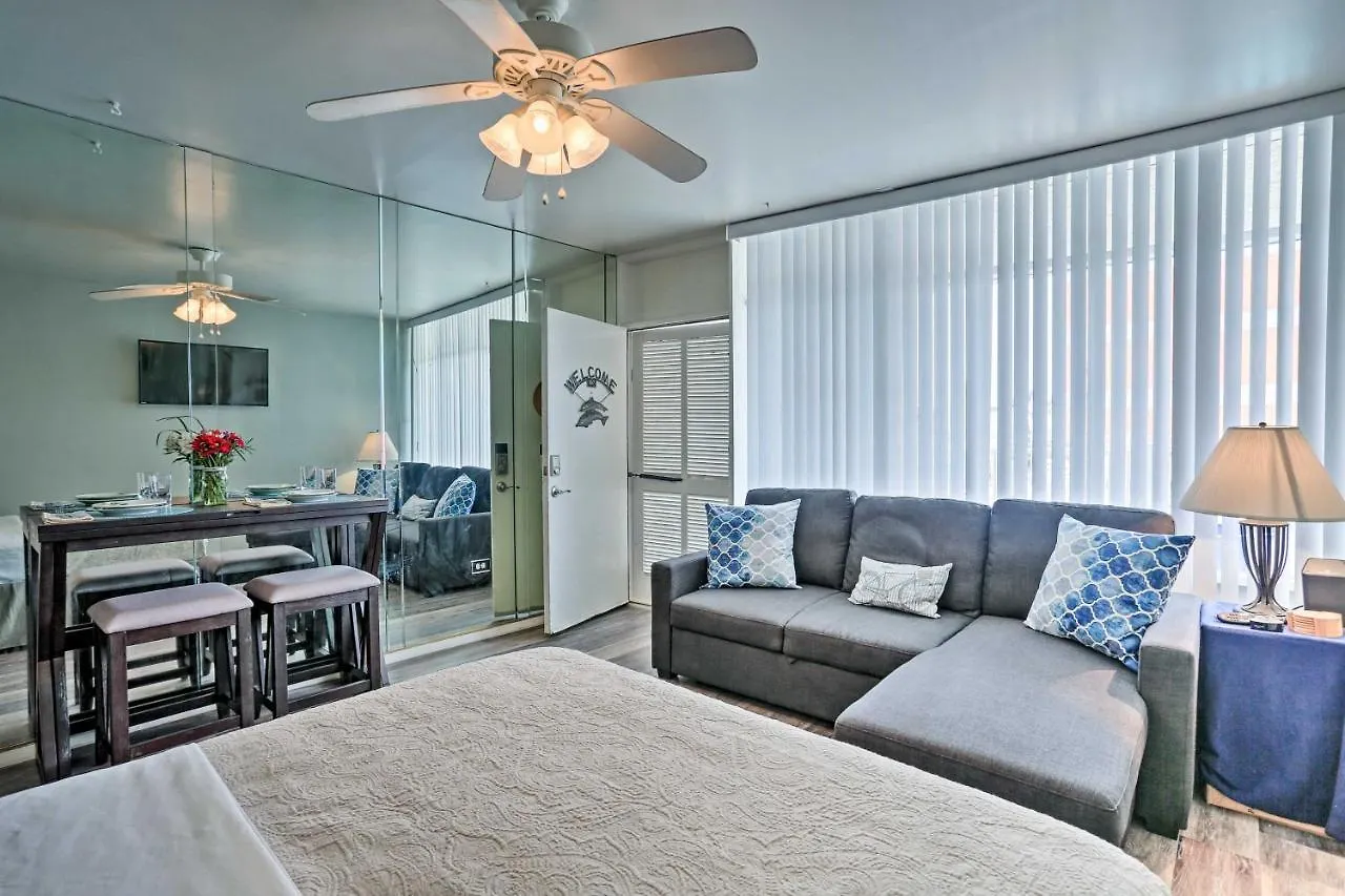 Virginia Beach Studio With Balcony And Pool View! USA