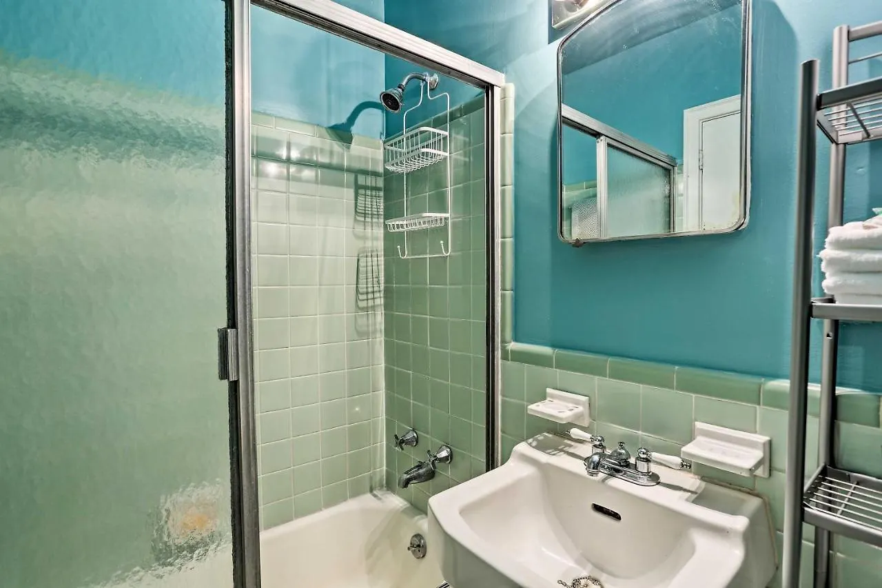 Virginia Beach Studio With Balcony And Pool View! 0*, Virginia Beach USA