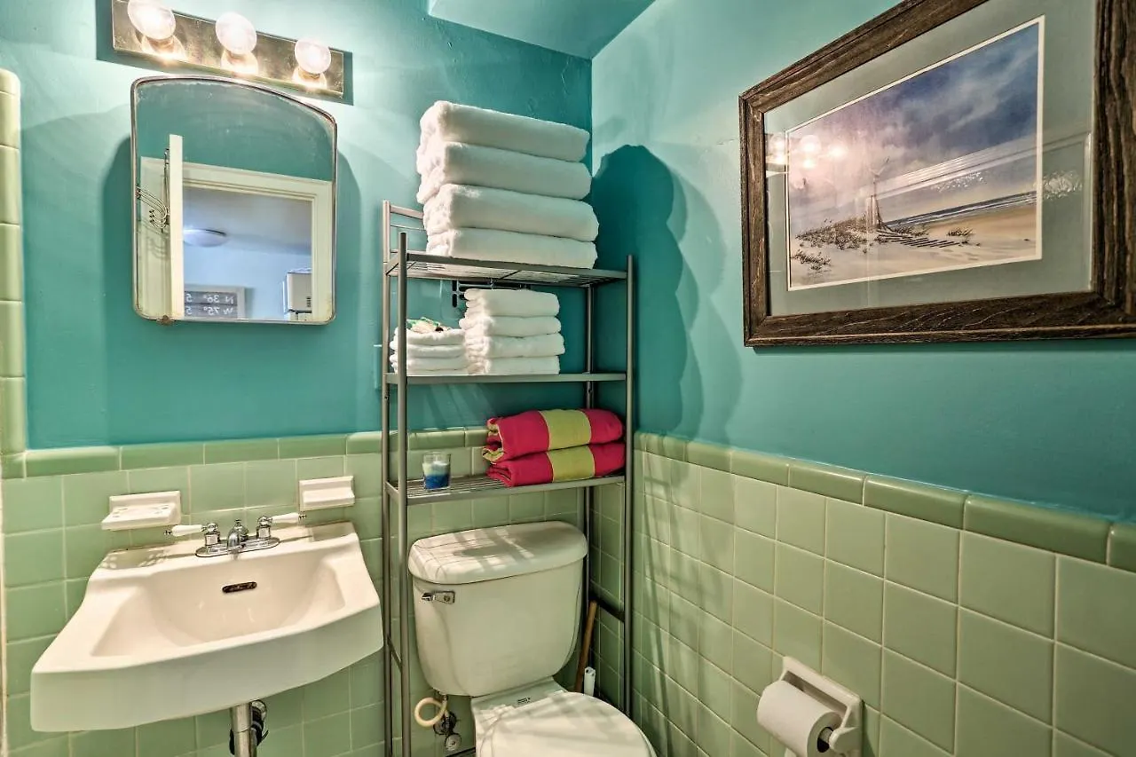 Virginia Beach Studio With Balcony And Pool View! USA