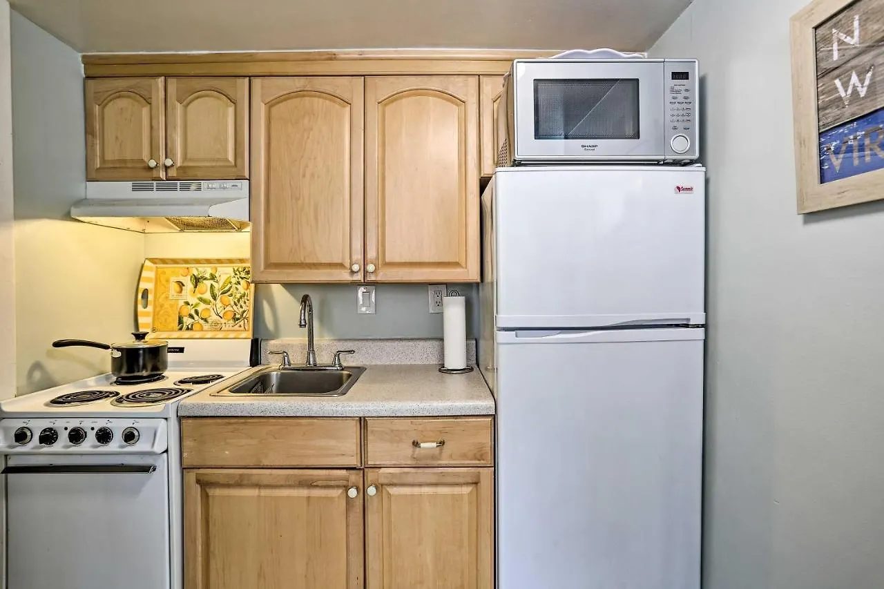 Virginia Beach Studio With Balcony And Pool View! 0*, Virginia Beach