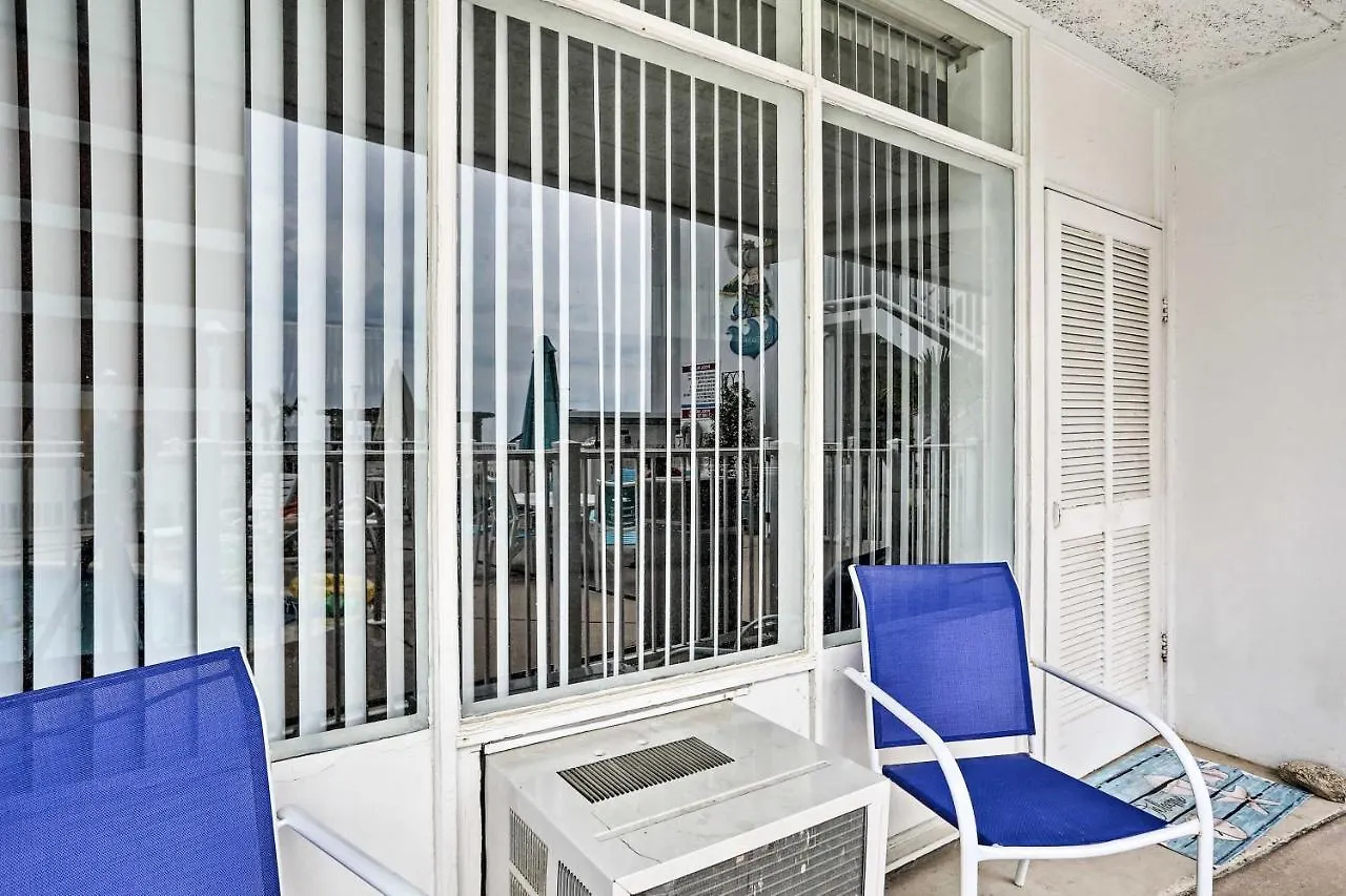 Virginia Beach Studio With Balcony And Pool View! USA