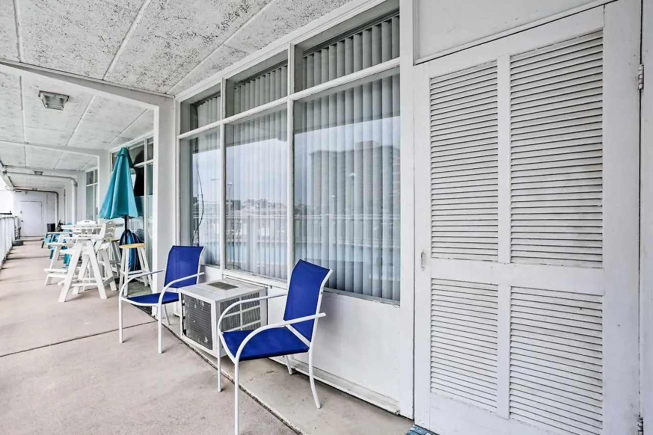 Virginia Beach Studio With Balcony And Pool View! 0*, Virginia Beach USA